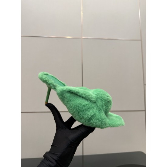 BV Slippers Shoes Best Quality
Women 35-42

