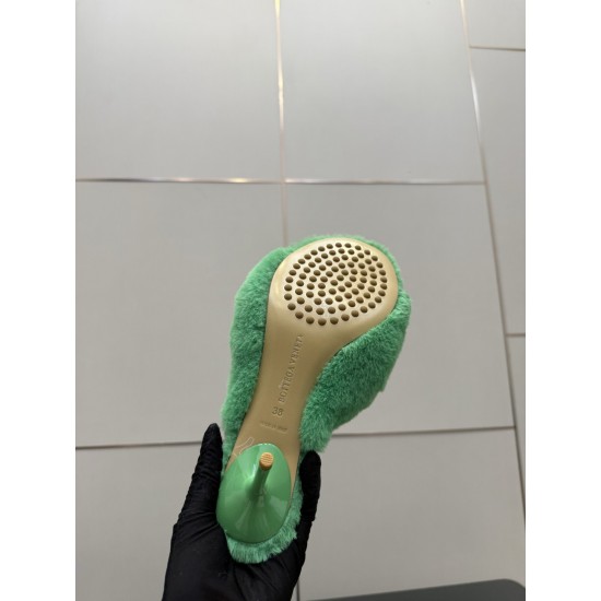 BV Slippers Shoes Best Quality
Women 35-42
