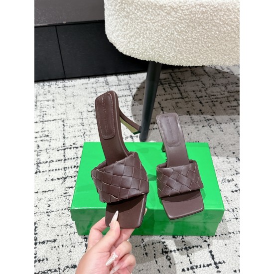 BV Slippers Shoes Best Quality
Women 35-42
