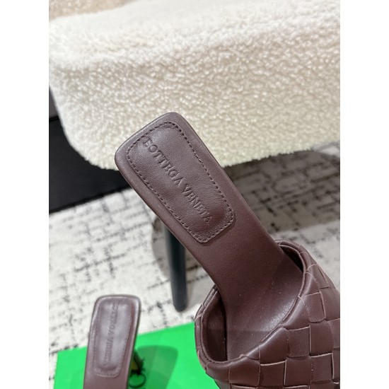 BV Slippers Shoes Best Quality
Women 35-42

