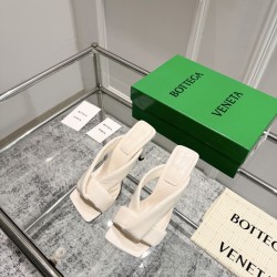 BV Slippers Shoes Best Quality
Women 35-42
