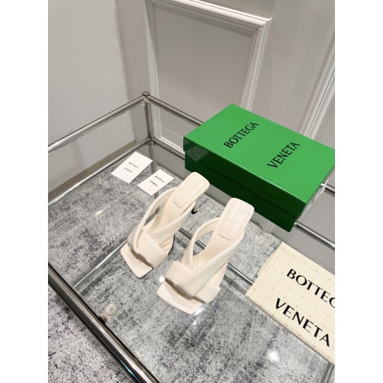 BV Slippers Shoes Best Quality
Women 35-42

