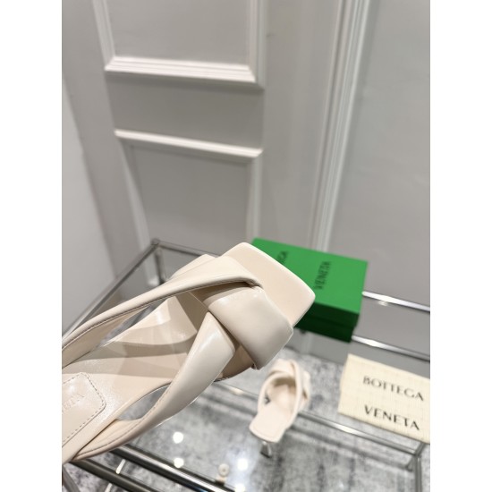BV Slippers Shoes Best Quality
Women 35-42
