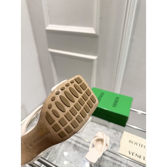 BV Slippers Shoes Best Quality
Women 35-42
