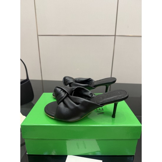 BV Slippers Shoes Best Quality
Women 35-42
