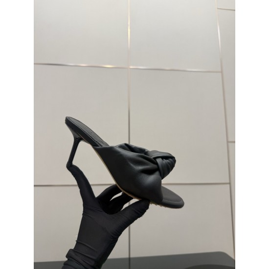 BV Slippers Shoes Best Quality
Women 35-42

