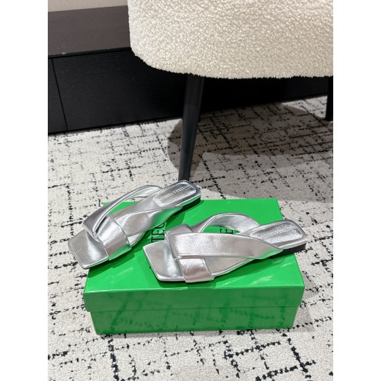 BV Slippers Shoes Best Quality
Women 35-42
