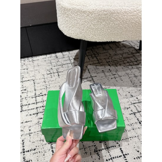 BV Slippers Shoes Best Quality
Women 35-42
