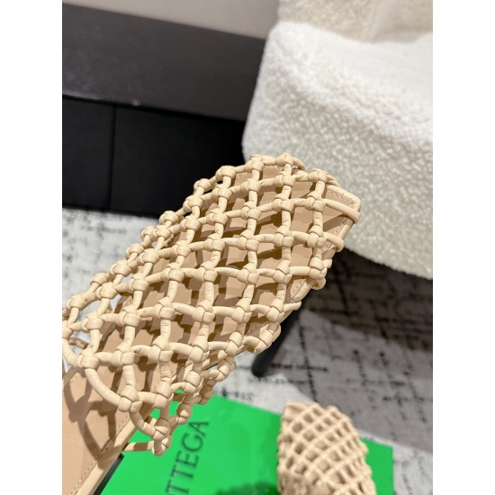 BV Slippers Shoes Best Quality
Women 35-42
