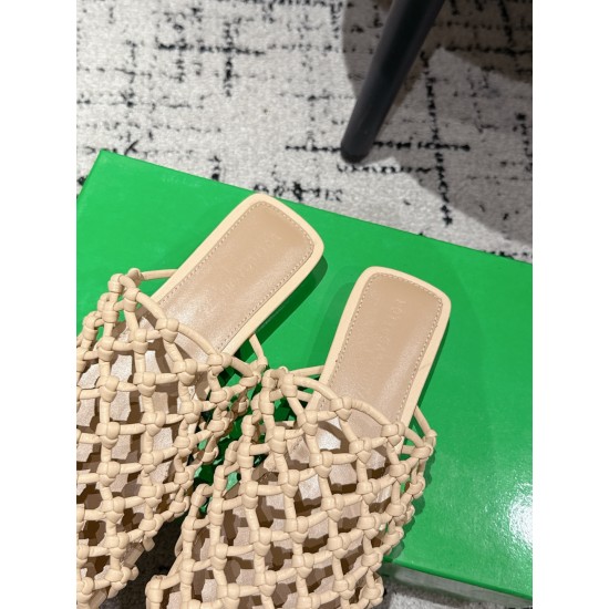 BV Slippers Shoes Best Quality
Women 35-42

