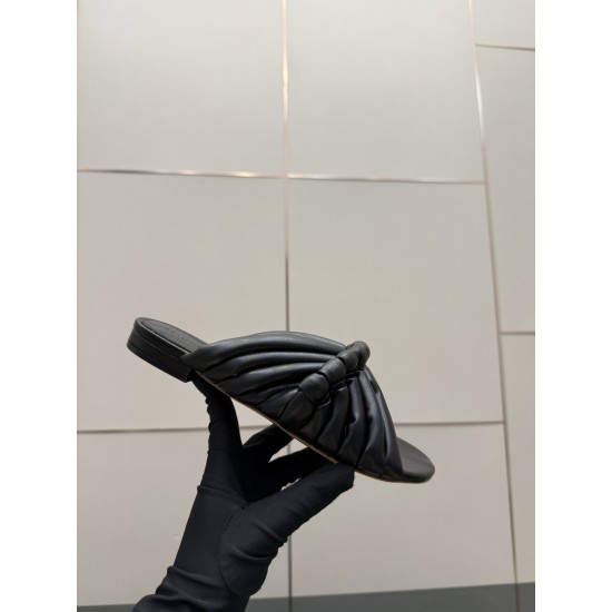 BV Slippers Shoes Best Quality
Women 35-42
