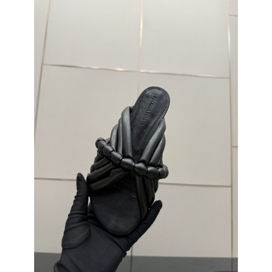 BV Slippers Shoes Best Quality
Women 35-42
