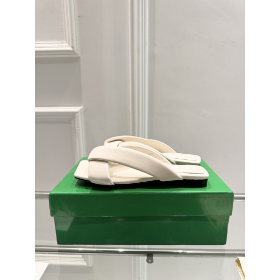 BV Slippers Shoes Best Quality
Women 35-42
