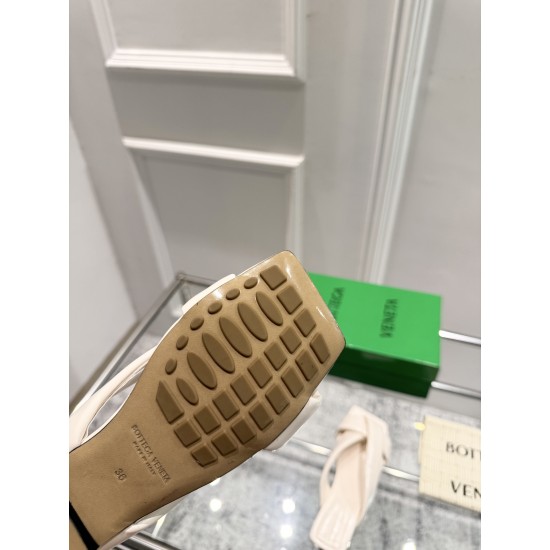 BV Slippers Shoes Best Quality
Women 35-42
