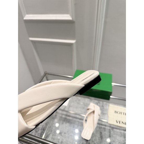 BV Slippers Shoes Best Quality
Women 35-42
