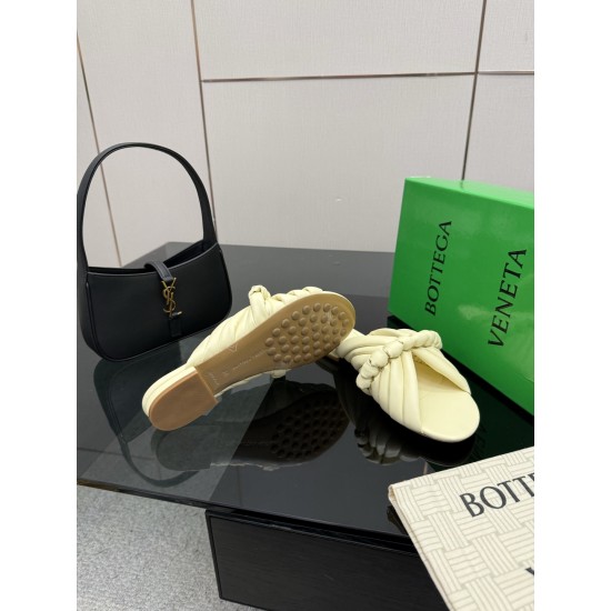 BV Slippers Shoes Best Quality
Women 35-42
