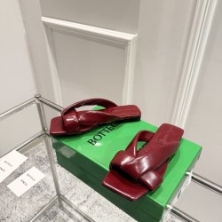 BV Slippers Shoes Best Quality
Women 35-42
