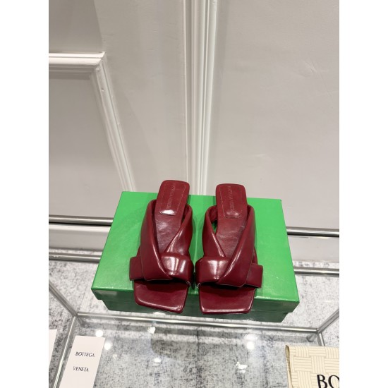 BV Slippers Shoes Best Quality
Women 35-42
