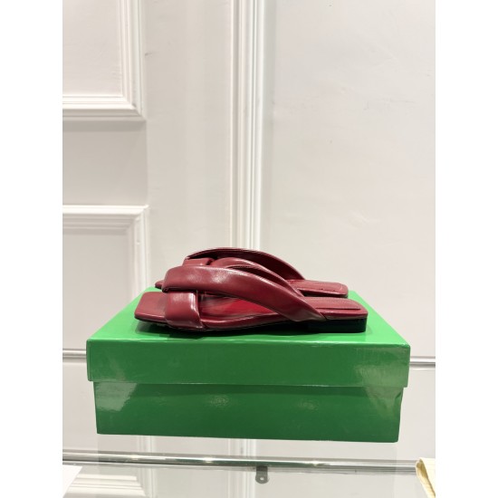 BV Slippers Shoes Best Quality
Women 35-42
