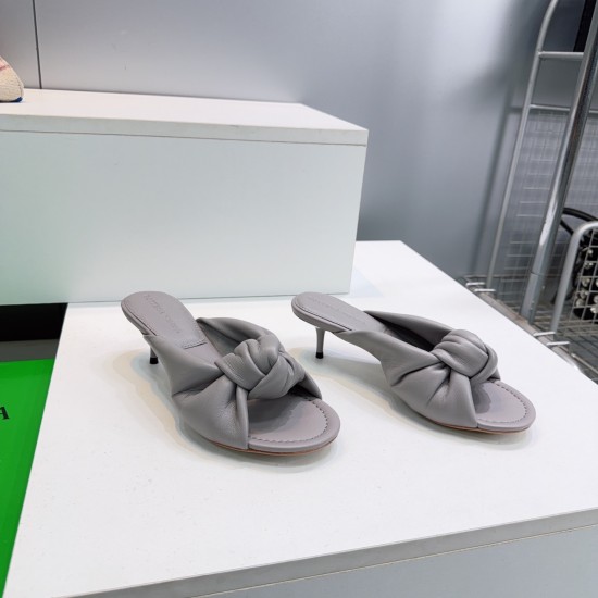 BV Slippers Shoes Best Quality
Women 35-42
