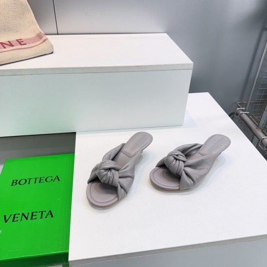 BV Slippers Shoes Best Quality
Women 35-42
