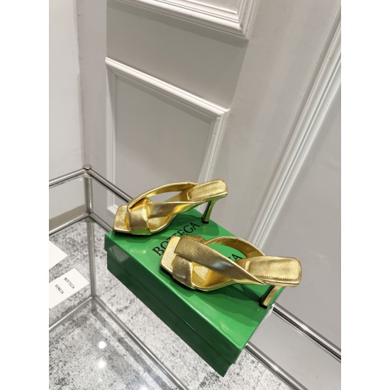 BV Slippers Shoes Best Quality
Women 35-42
