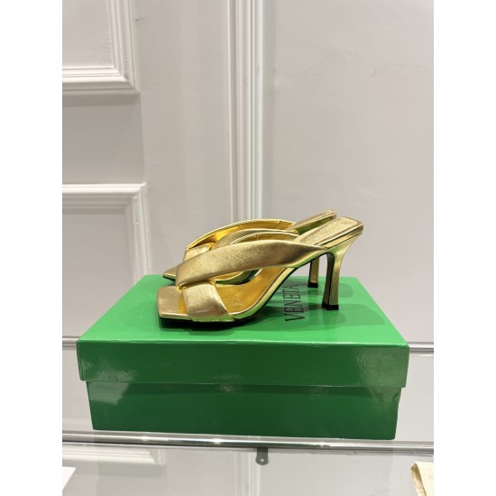 BV Slippers Shoes Best Quality
Women 35-42
