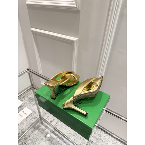 BV Slippers Shoes Best Quality
Women 35-42
