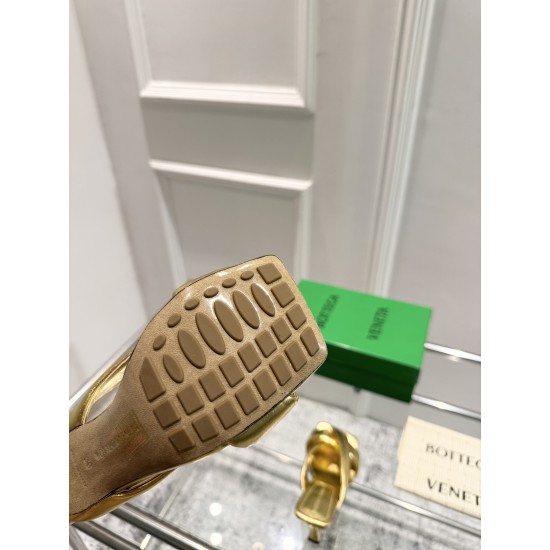 BV Slippers Shoes Best Quality
Women 35-42
