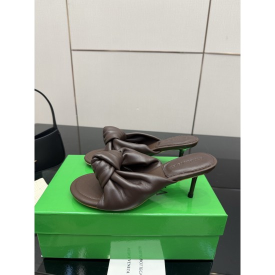 BV Slippers Shoes Best Quality
Women 35-42
