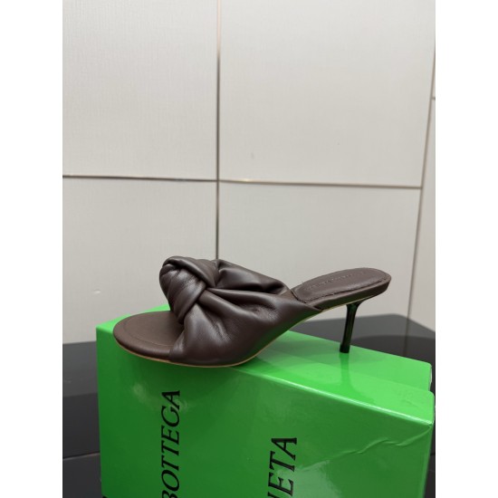 BV Slippers Shoes Best Quality
Women 35-42
