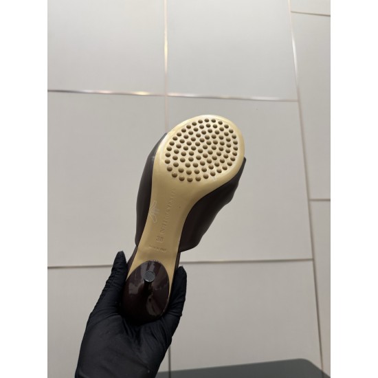 BV Slippers Shoes Best Quality
Women 35-42
