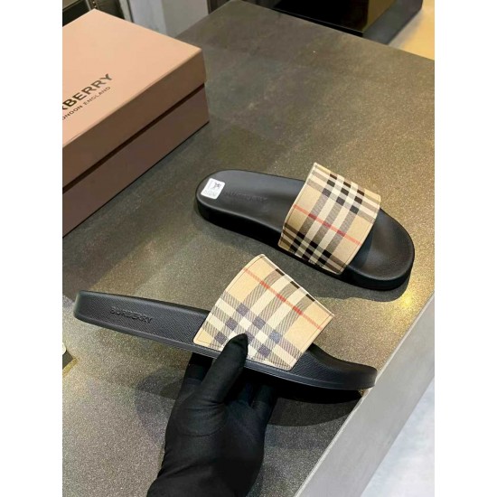 Burberry slippers