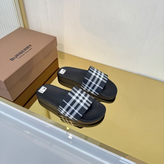 Burberry slippers