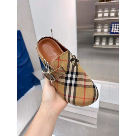 Burberry slippers