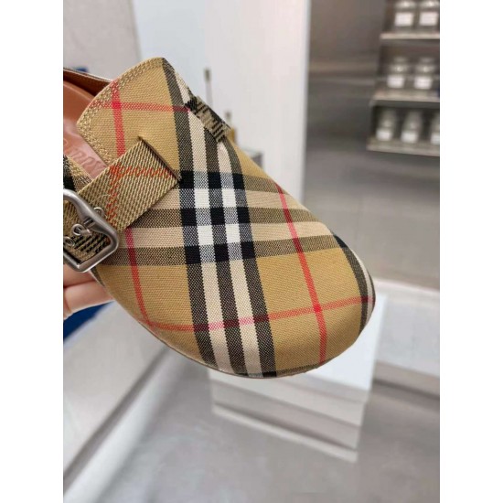 Burberry slippers