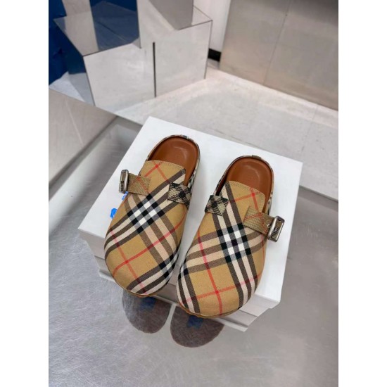 Burberry slippers