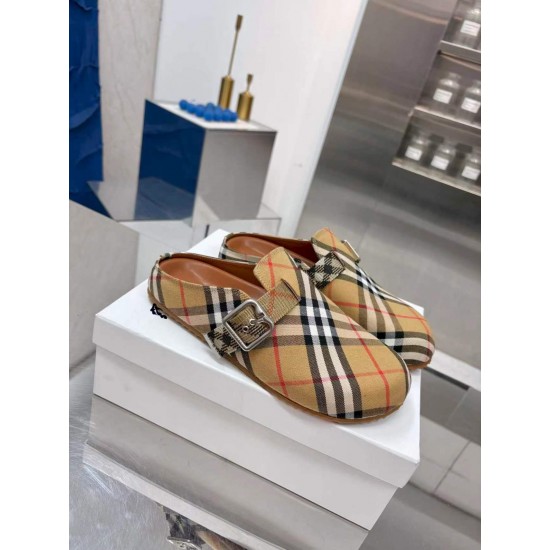 Burberry slippers