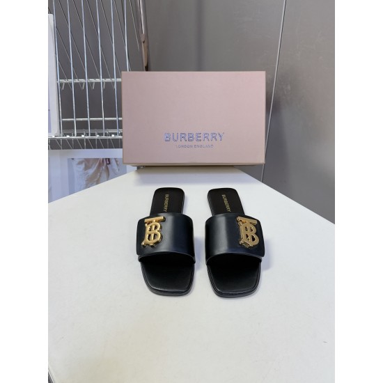 Burberry slippers