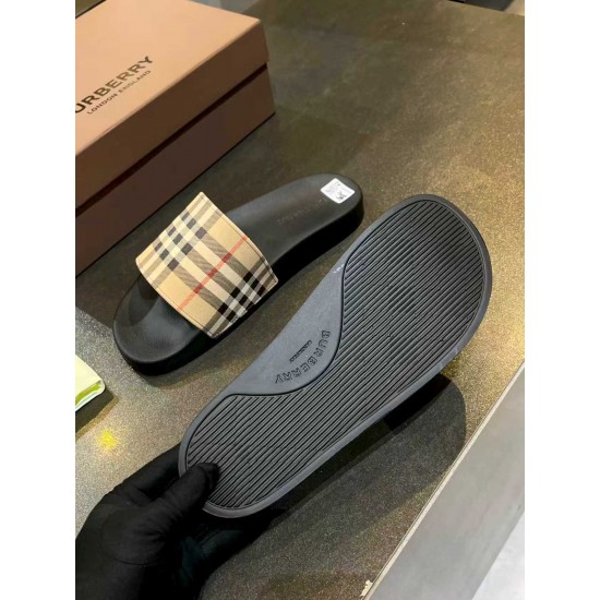Burberry slippers