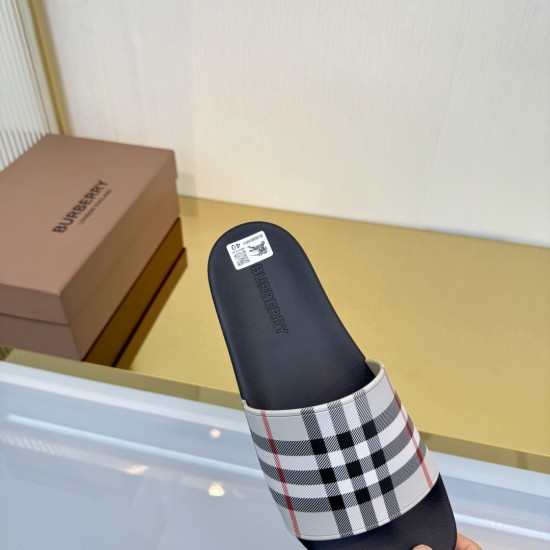 Burberry slippers