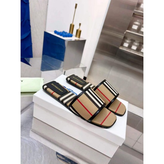 Burberry slippers