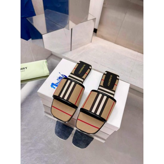 Burberry slippers