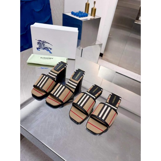 Burberry slippers