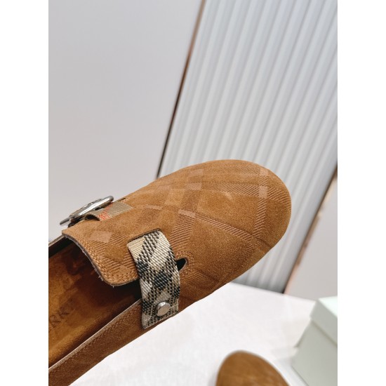 Burberry slippers
