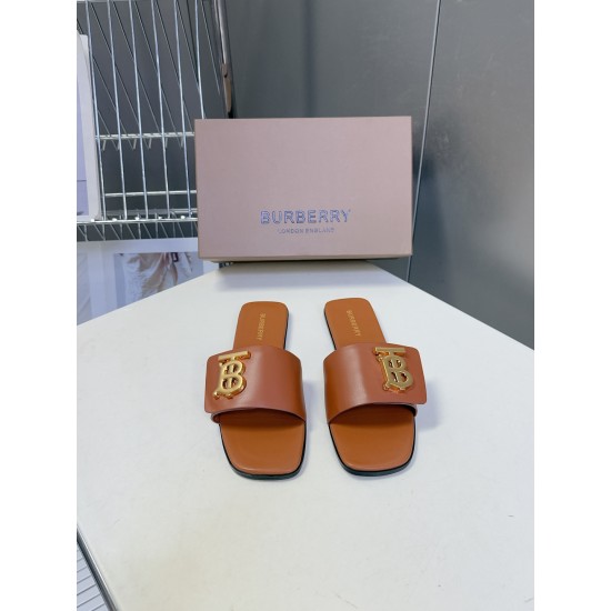 Burberry slippers