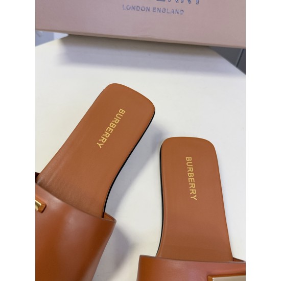 Burberry slippers