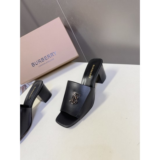 Burberry slippers