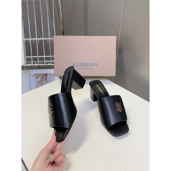 Burberry slippers