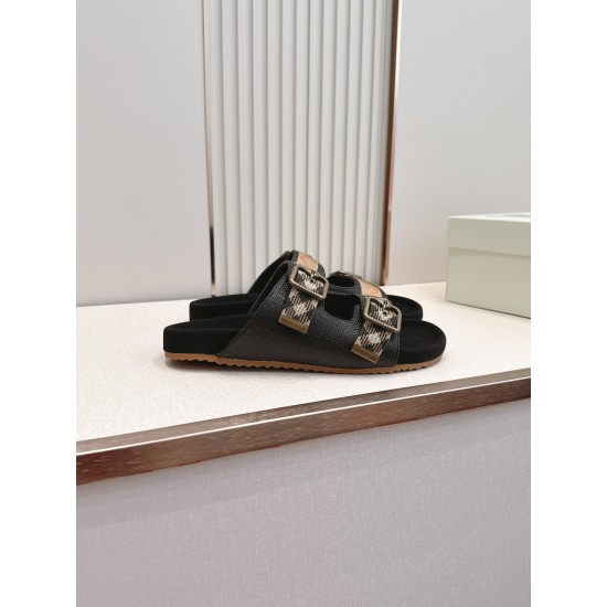 Burberry slippers